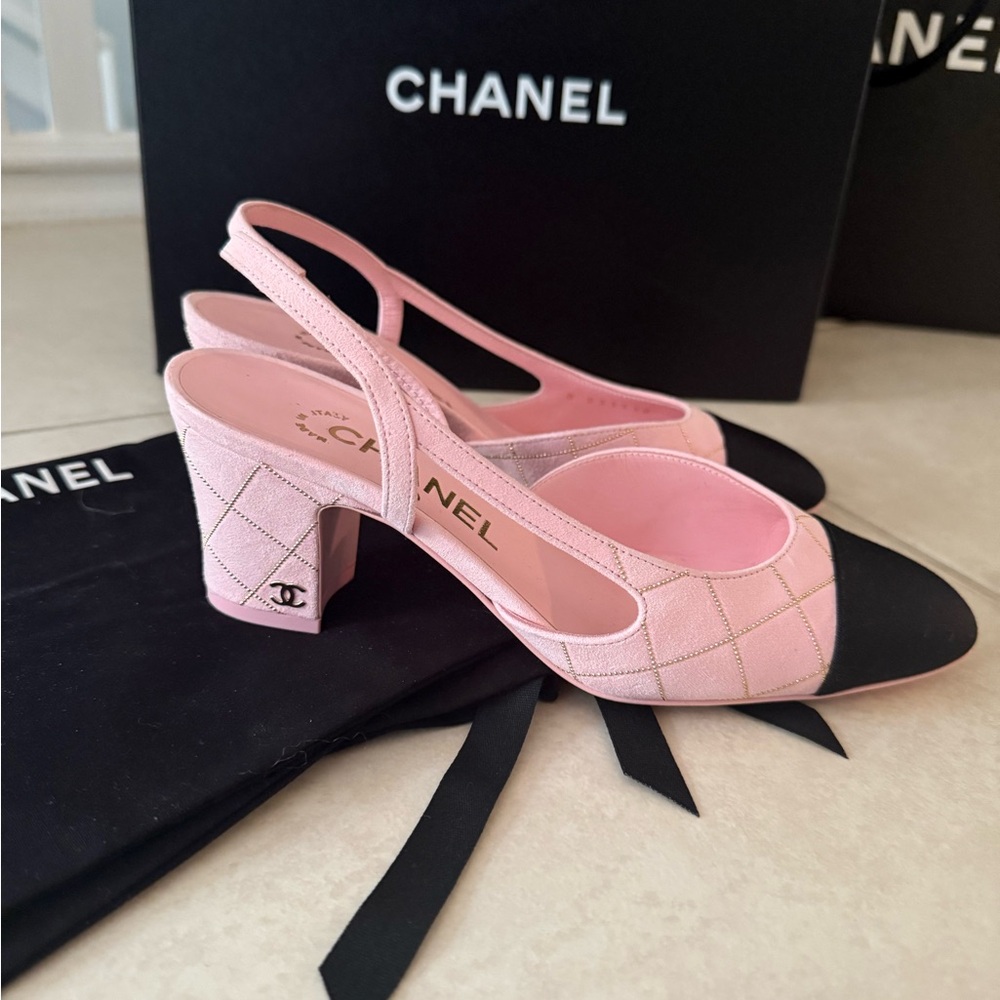 SOLD Chanel Pink and Black Quilted Heels - Picture 3 of 4